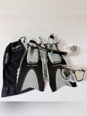 U.S. Divers Adult Snorkel Set Adjustable Fins Tempered Glass Mask Gear Bag EUC